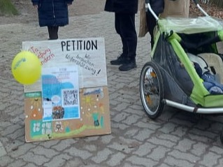 Aufsteller zur Petition "Unsere KITA bleibt"